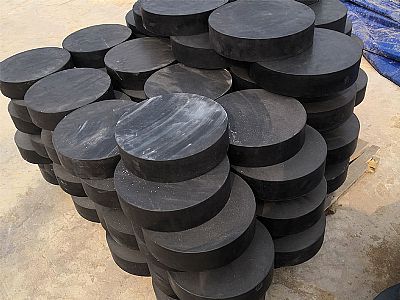 汕头板式橡胶支座由若干层橡胶片与薄钢板经加压硫化
